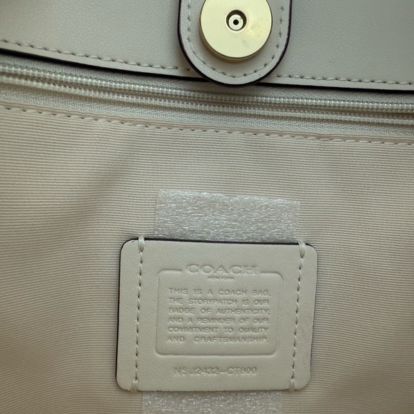 NWOT Coach Purse - 2 Different Straps - Never Worn - Picture 12 of 15